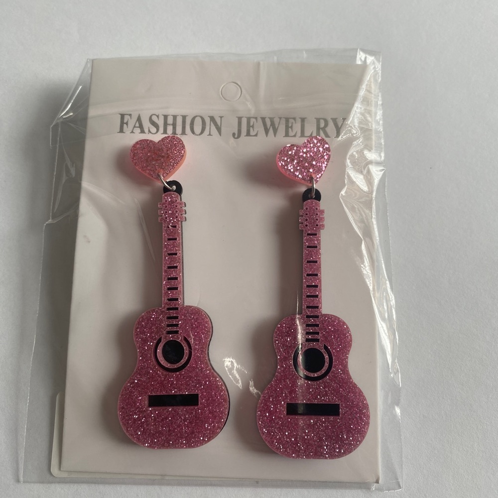 Sparkle with style: Pink guitar glitter acrylic earrings - Picture 12 of 13